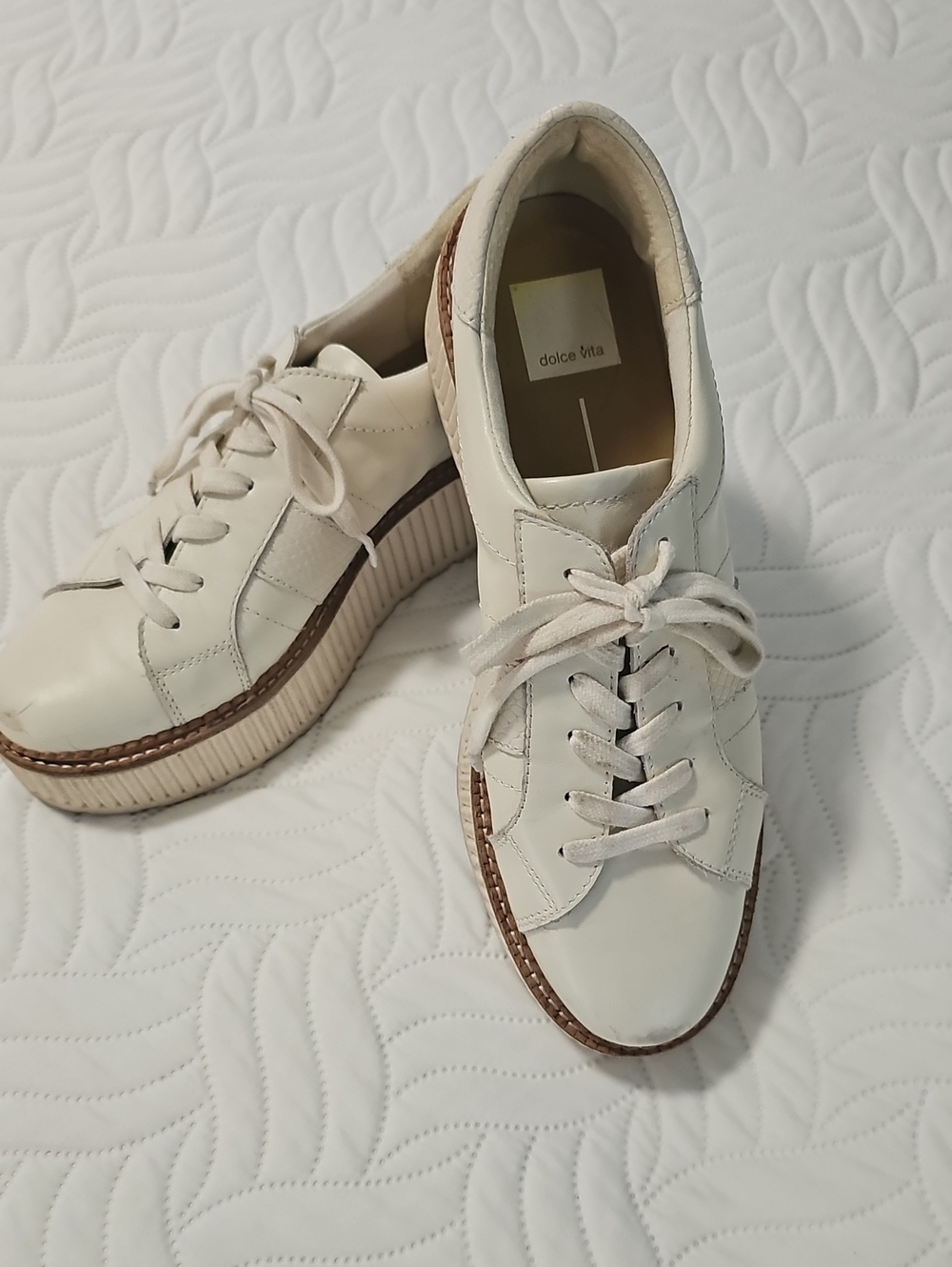 Dolce Vita GUC sz 9 Cream and Brown Platform Lace-Up Sneakers